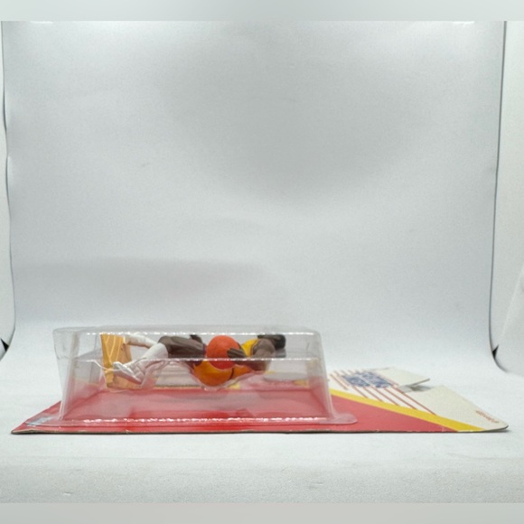 Starting Line-Up 1991 Magic Johnson Basketball Action Figure with Card & Coin - Picture 8 of 8